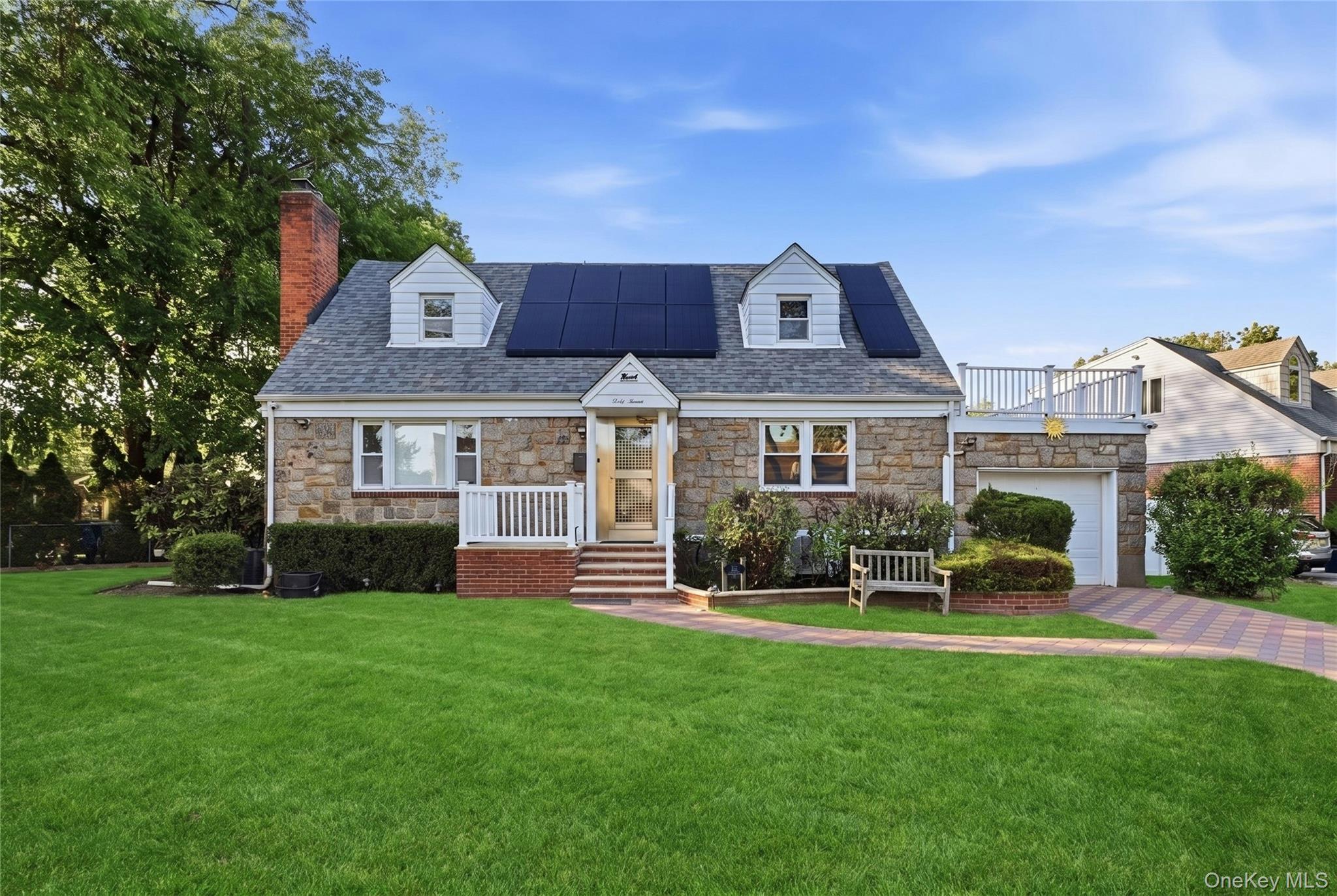 47 Sperry Court, New Hyde Park NY 11040