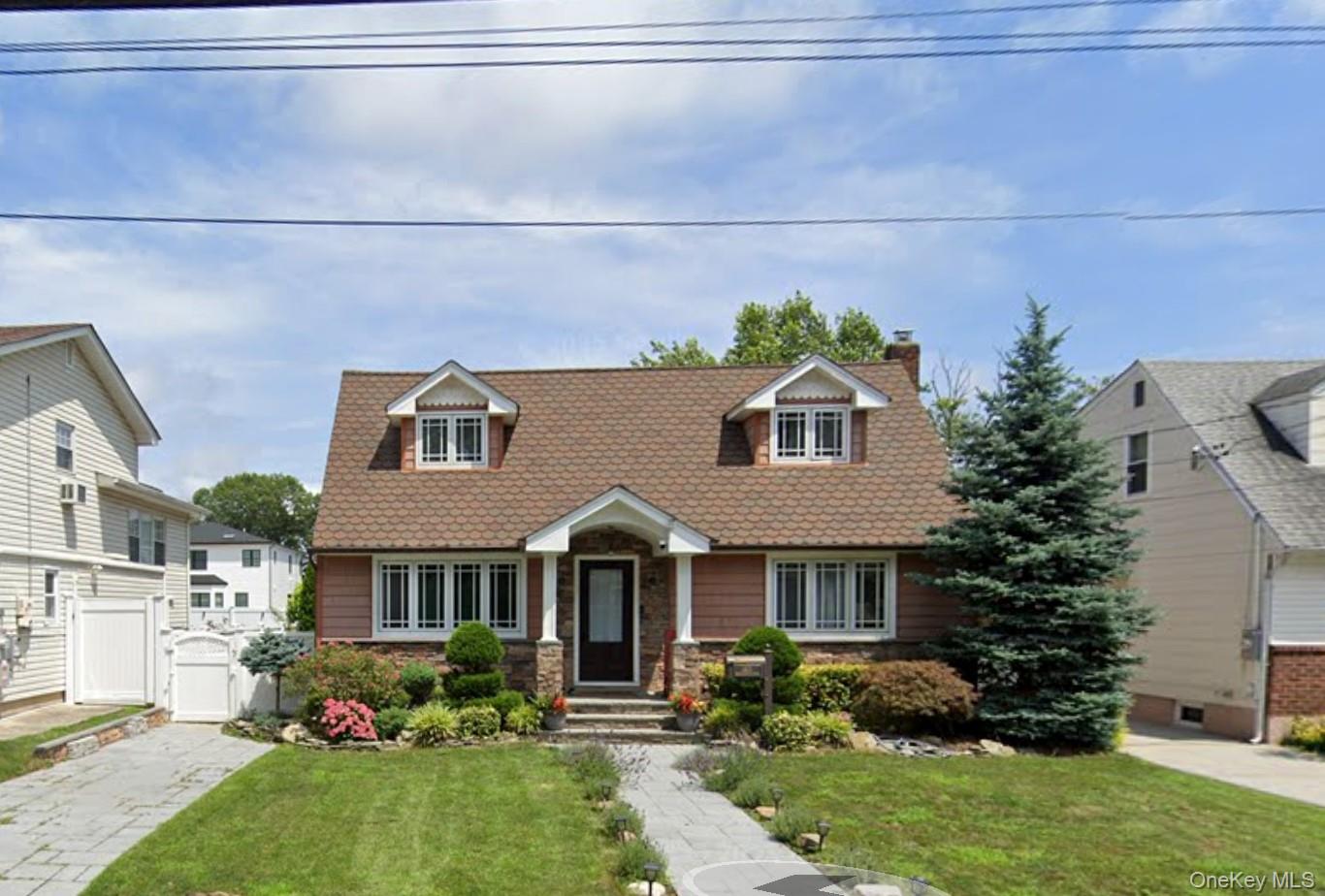 1421 Meadowbrook Road, Merrick NY 11566