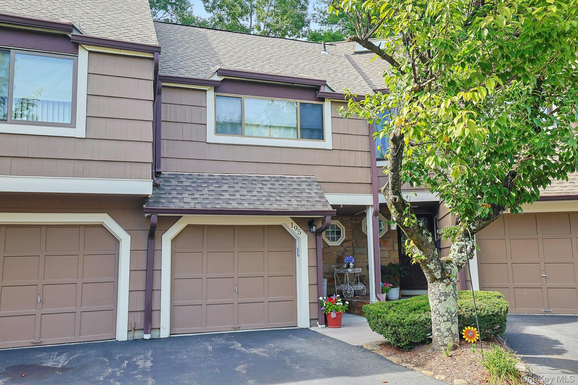 195 Treetop Circle, Nanuet NY 10954