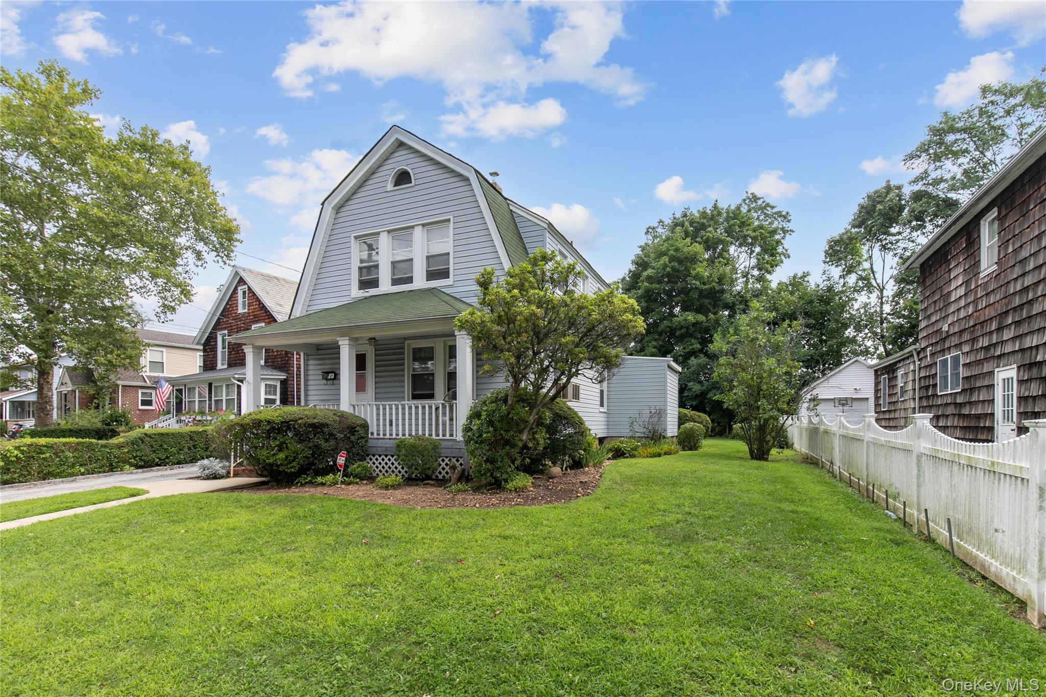 48 Saint Marks Place, Roslyn Heights NY 11577
