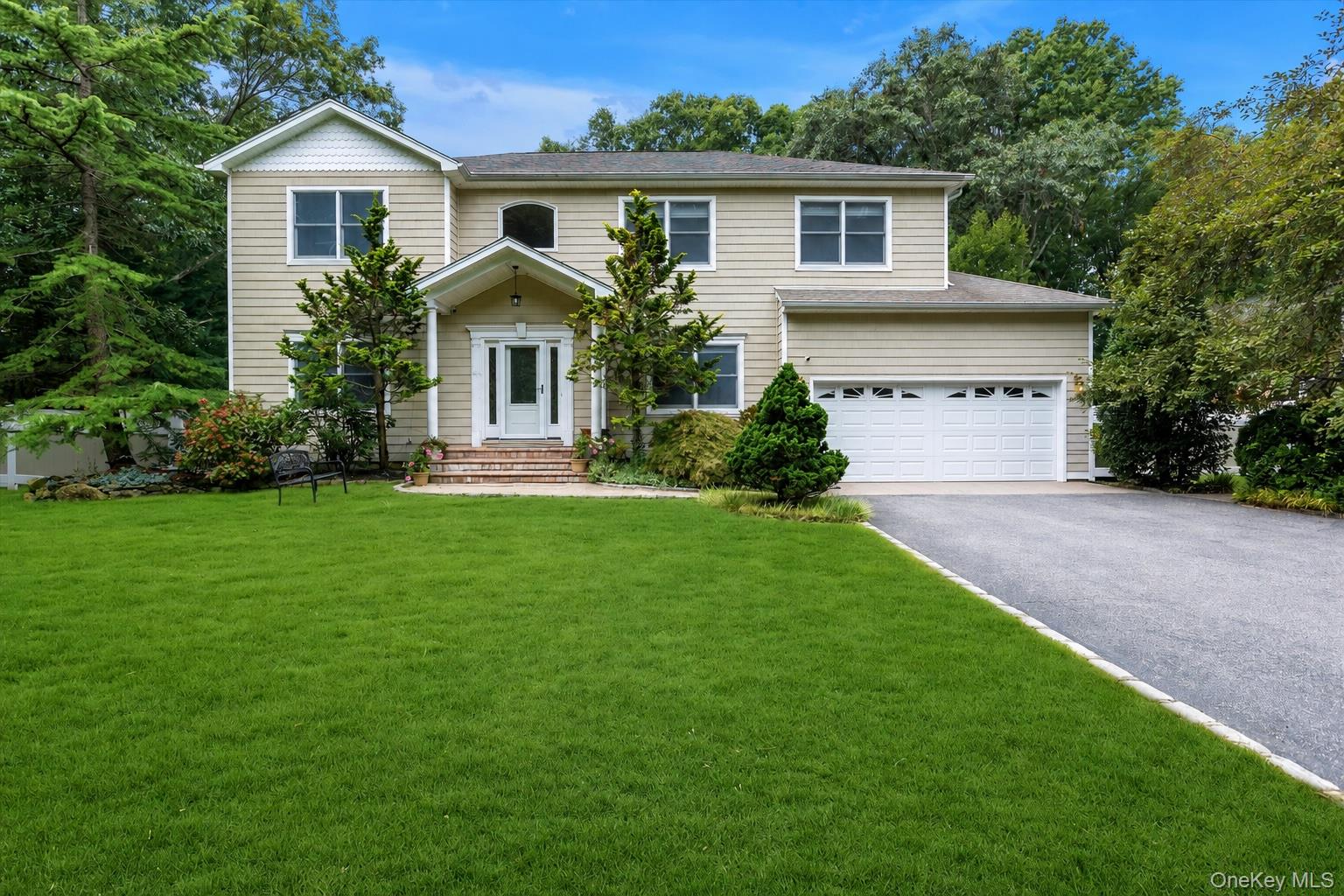 25 Pashen Place, Dix Hills NY 11746