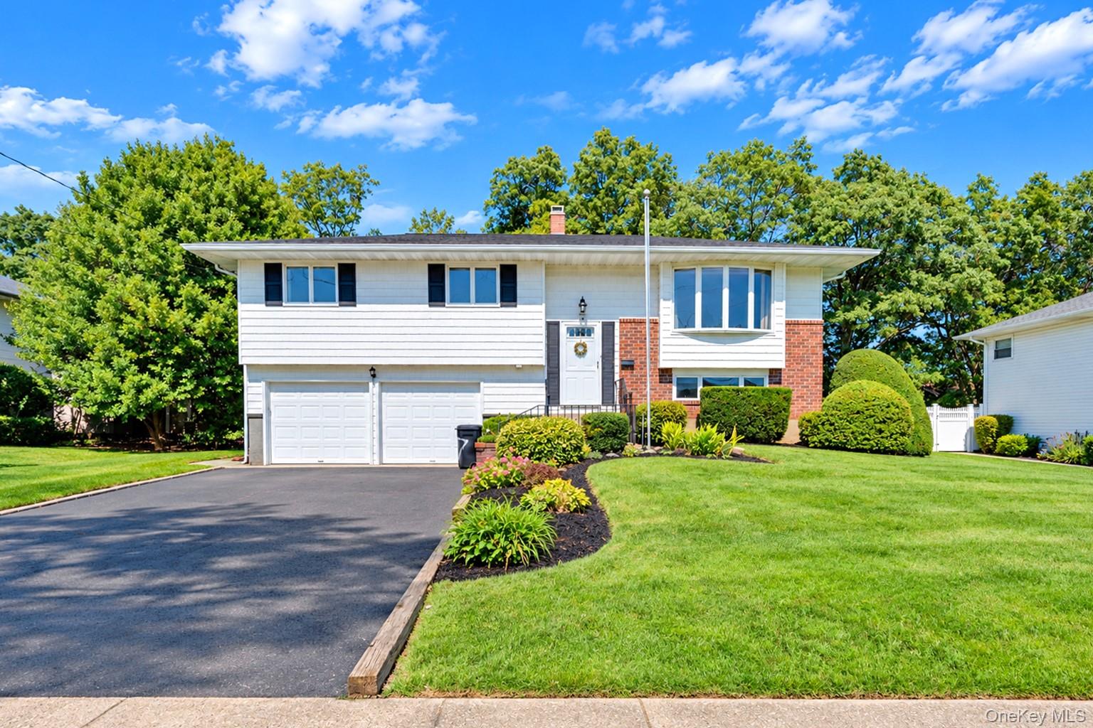 107 Headline Road, Deer Park NY 11729