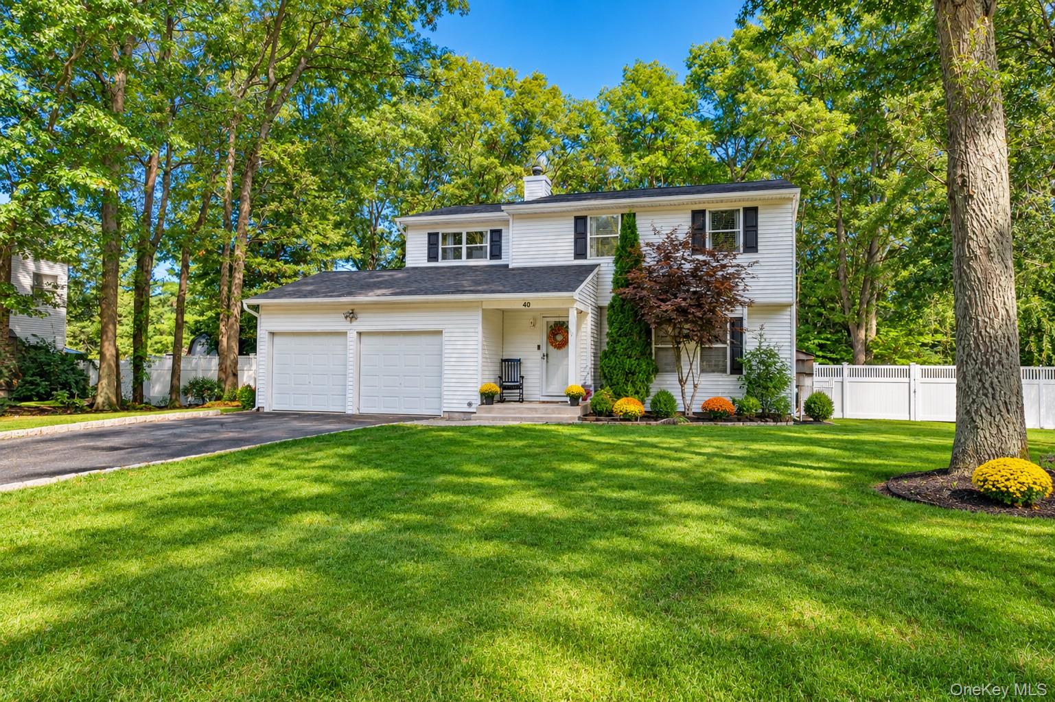 40 Golf Club Circle, Manorville NY 11949