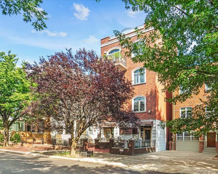 2569 38th Street Unit 1R, Astoria NY 11103