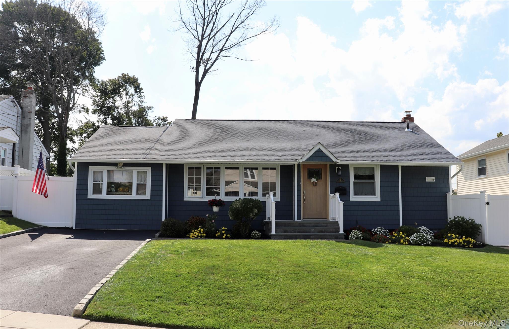 31 Prestwick Terrace, Glen Cove NY 11542