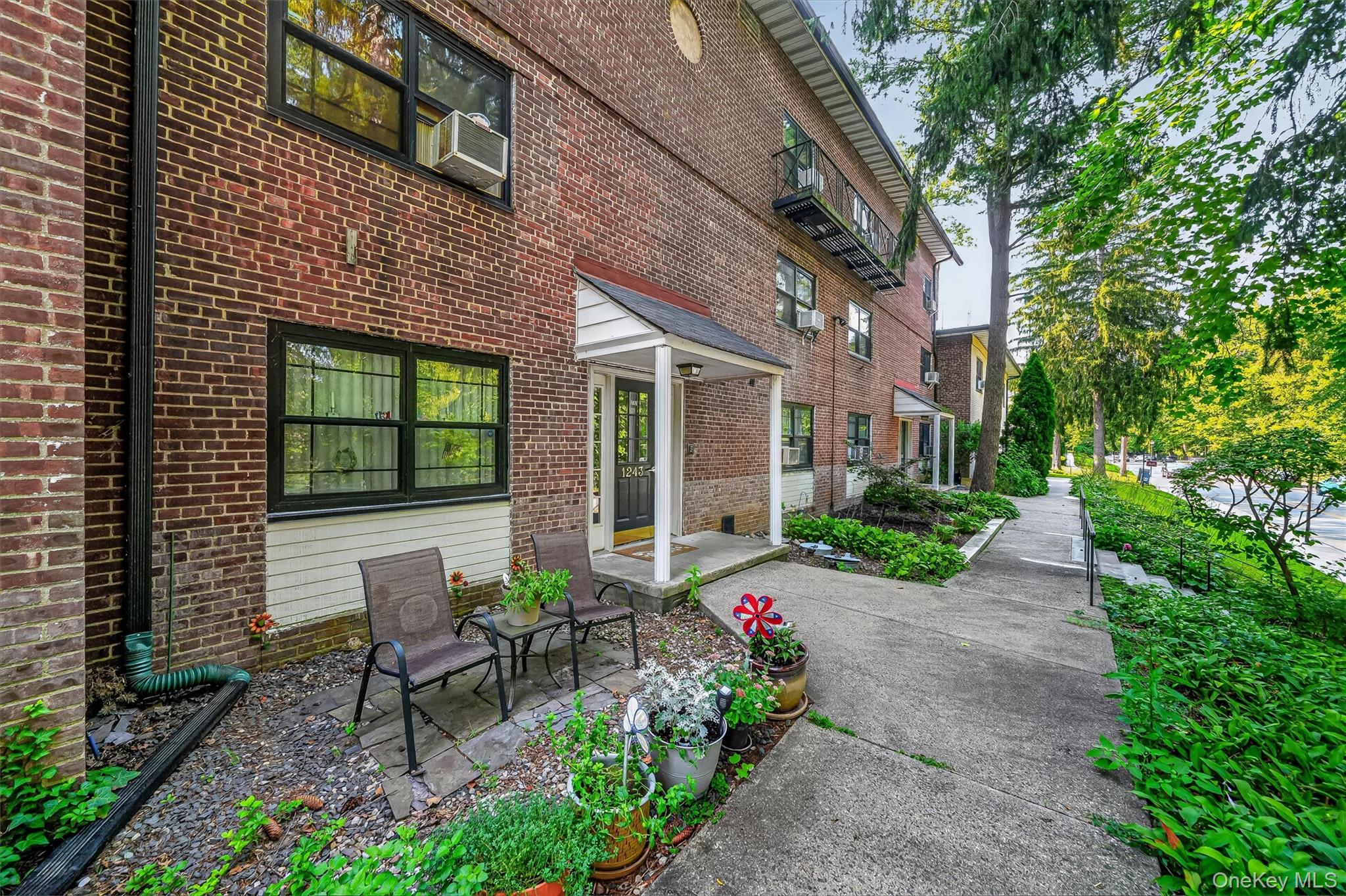 1243 California Road Unit 2R, Eastchester NY 10709