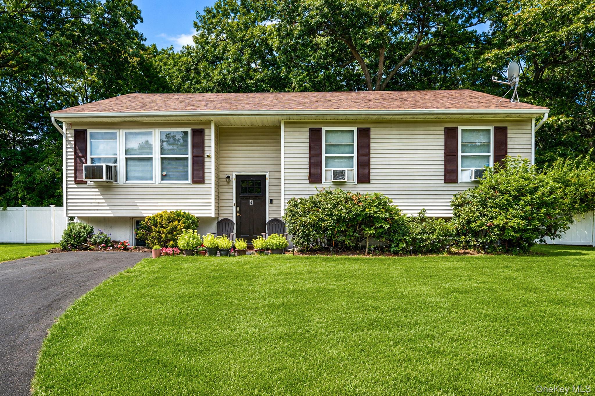 4 Witmer Court, Islandia NY 11749