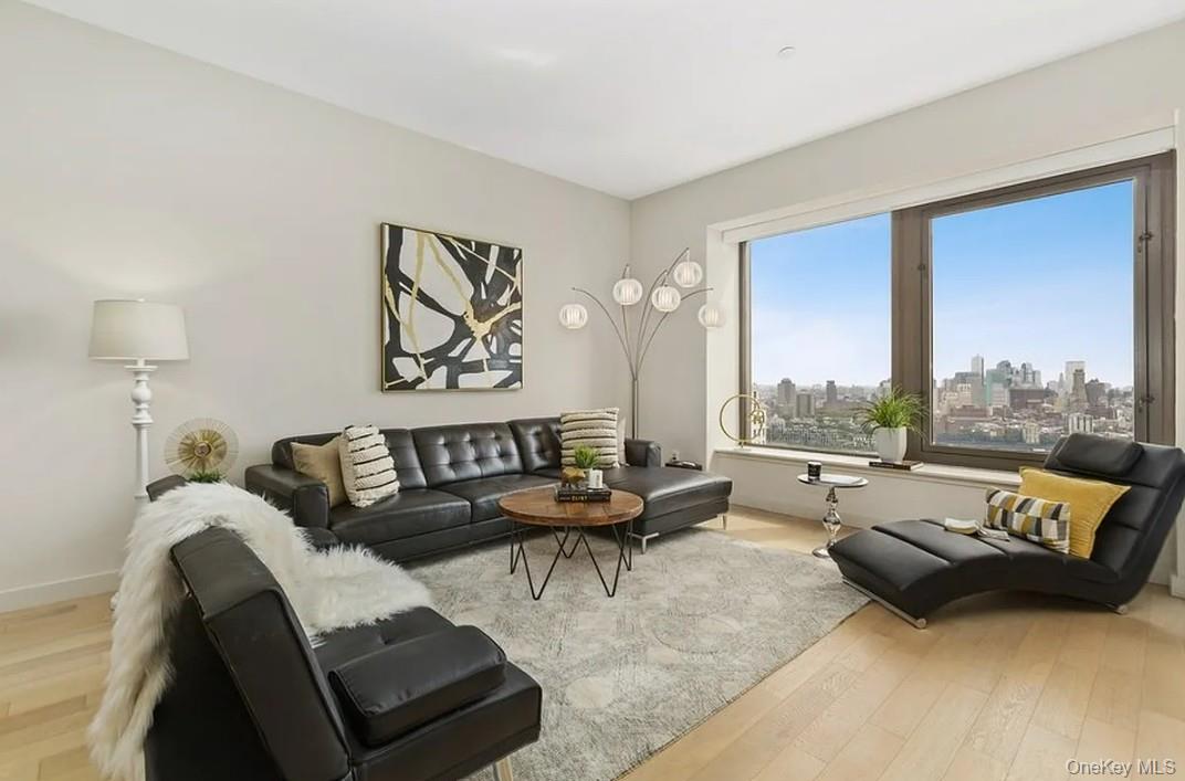75 Wall Street Unit 36R, Manhattan NY 10005