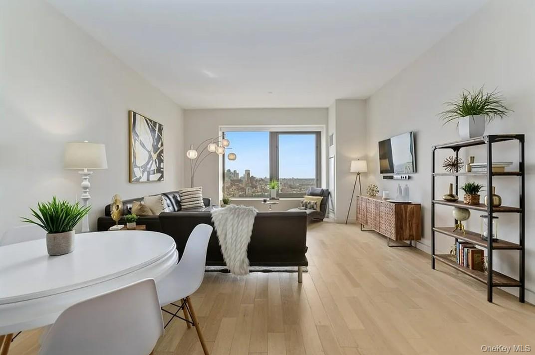 75 Wall Street Unit 36R, Manhattan NY 10005