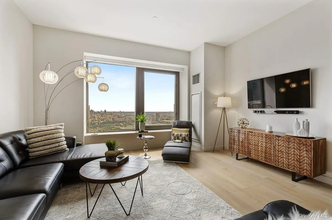75 Wall Street Unit 36R, Manhattan NY 10005