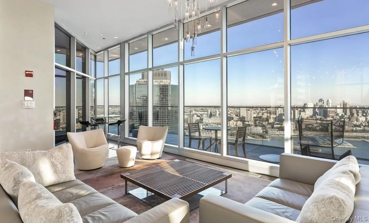 75 Wall Street Unit 36R, Manhattan NY 10005
