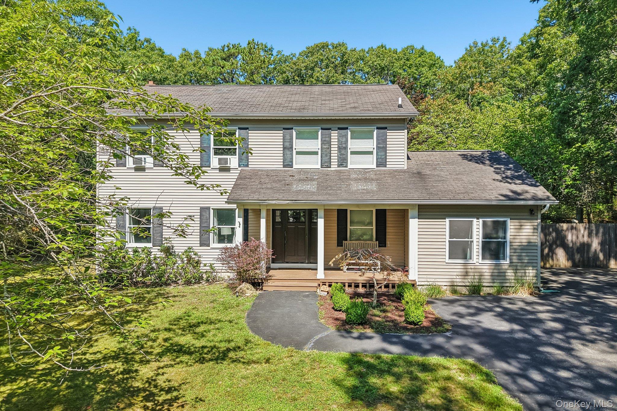 4 Wooded Lane, Hampton Bays NY 11946