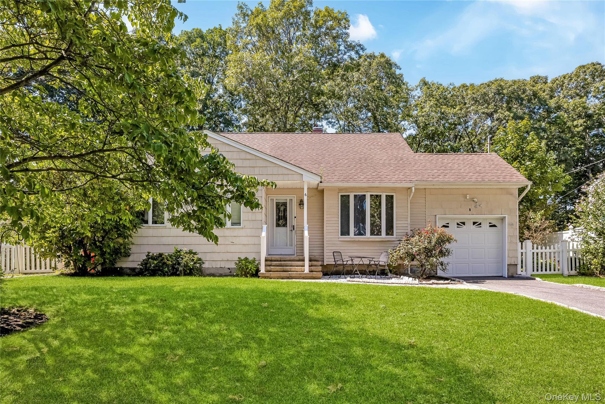 6 Sybil Place, Smithtown NY 11787