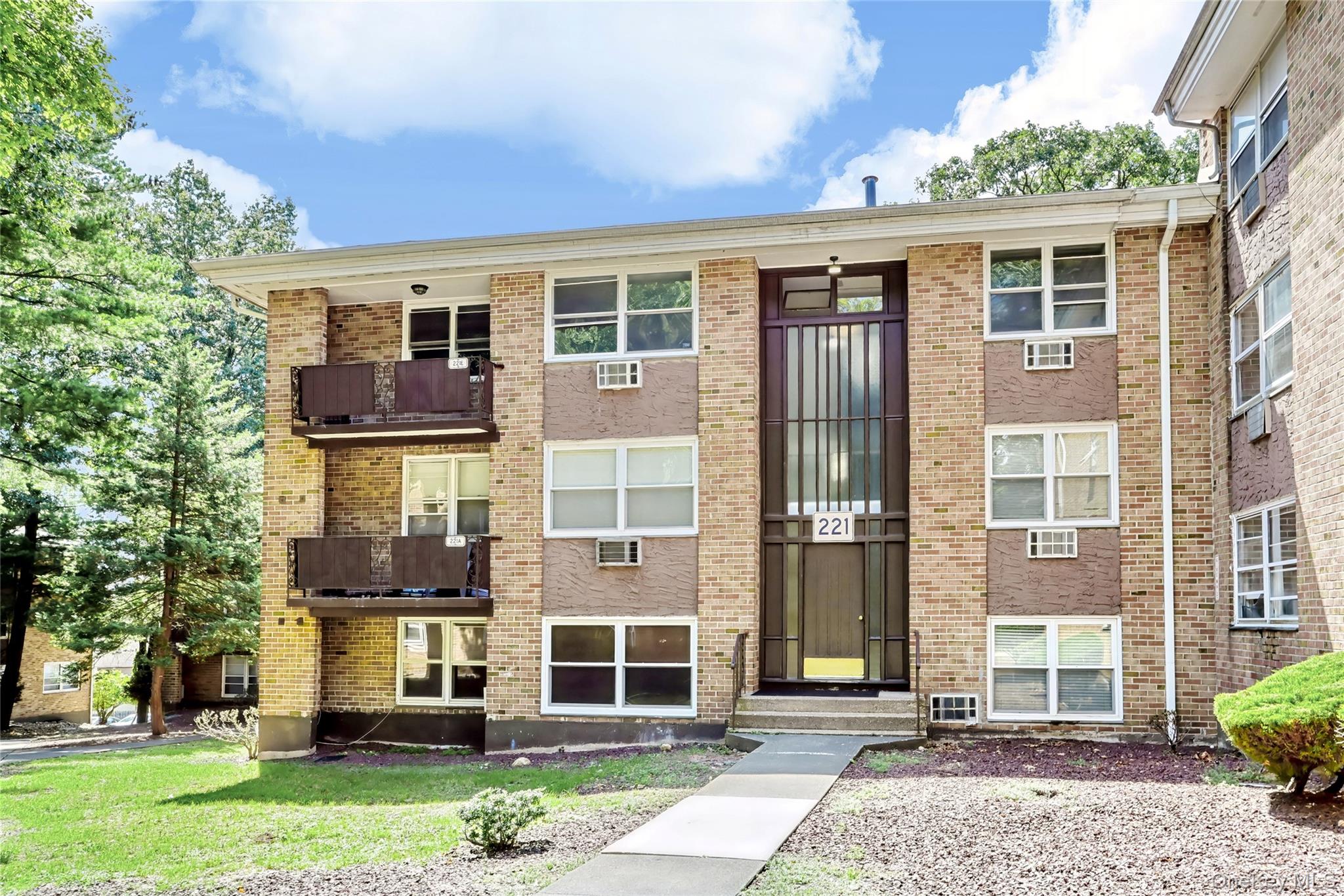 221 Kearsing Parkway Unit E, Monsey NY 10952