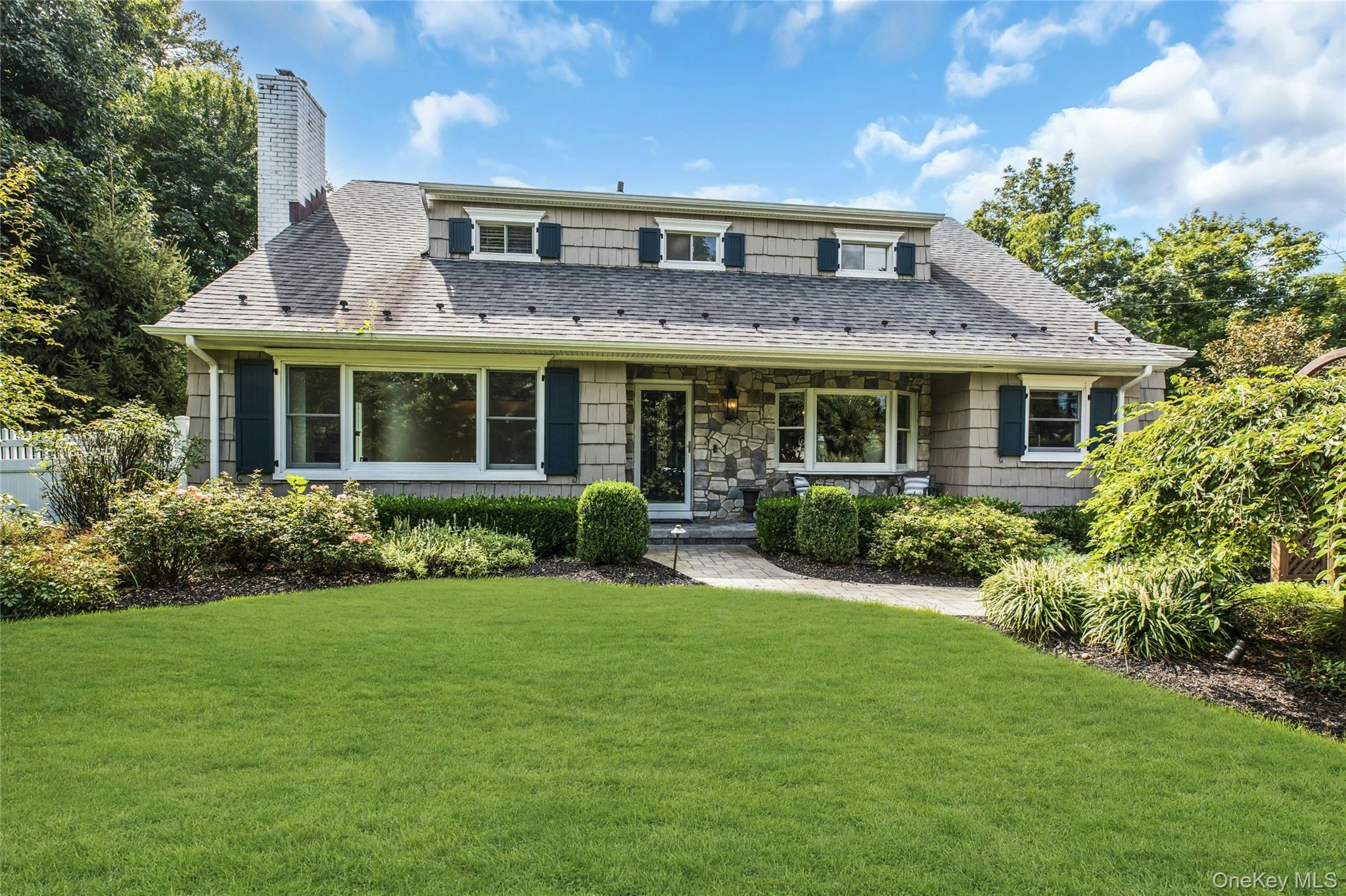 18 Briarcliff Place, Huntington NY 11743