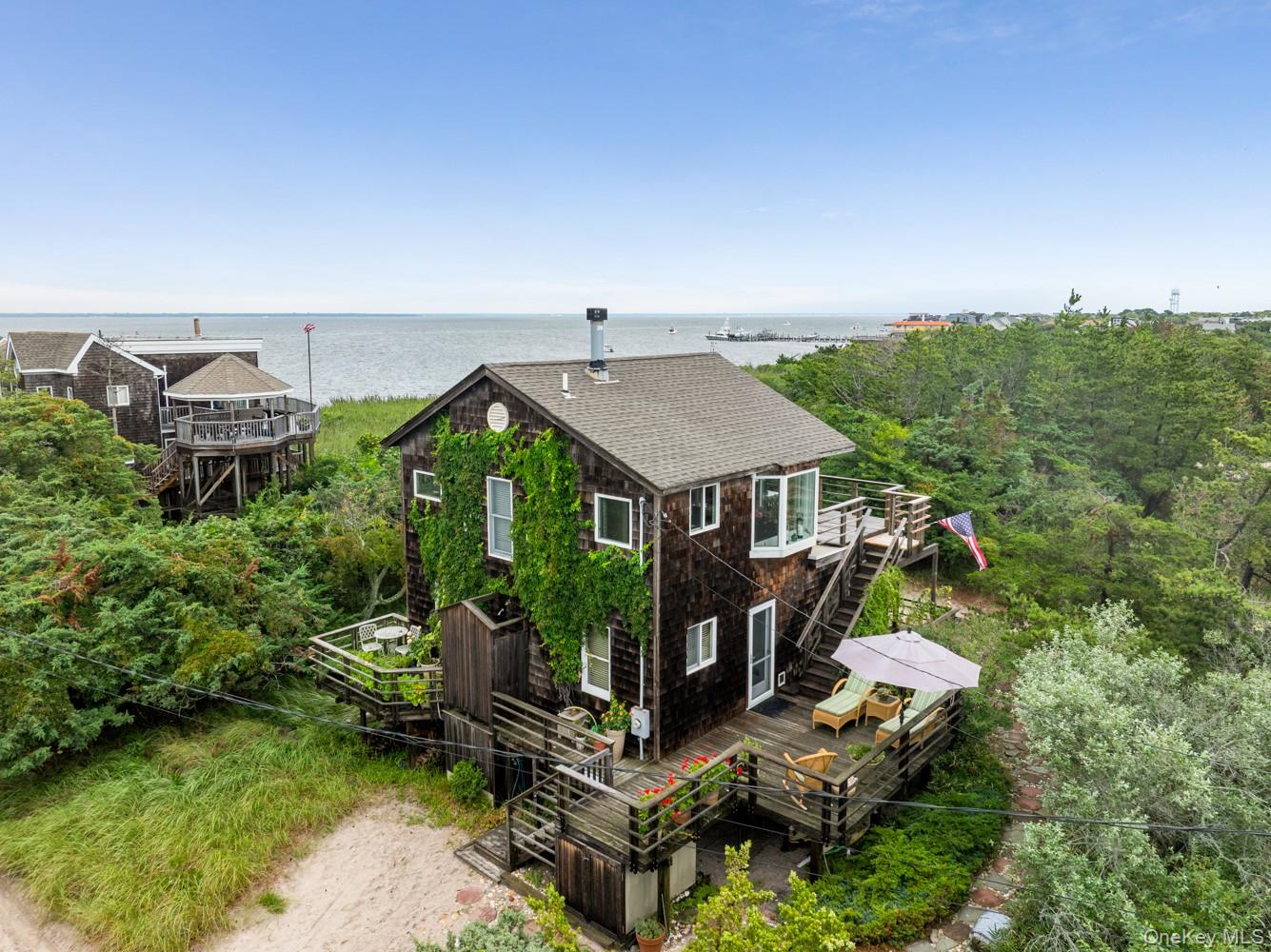 31 E End Walk, Atlantique NY 11706