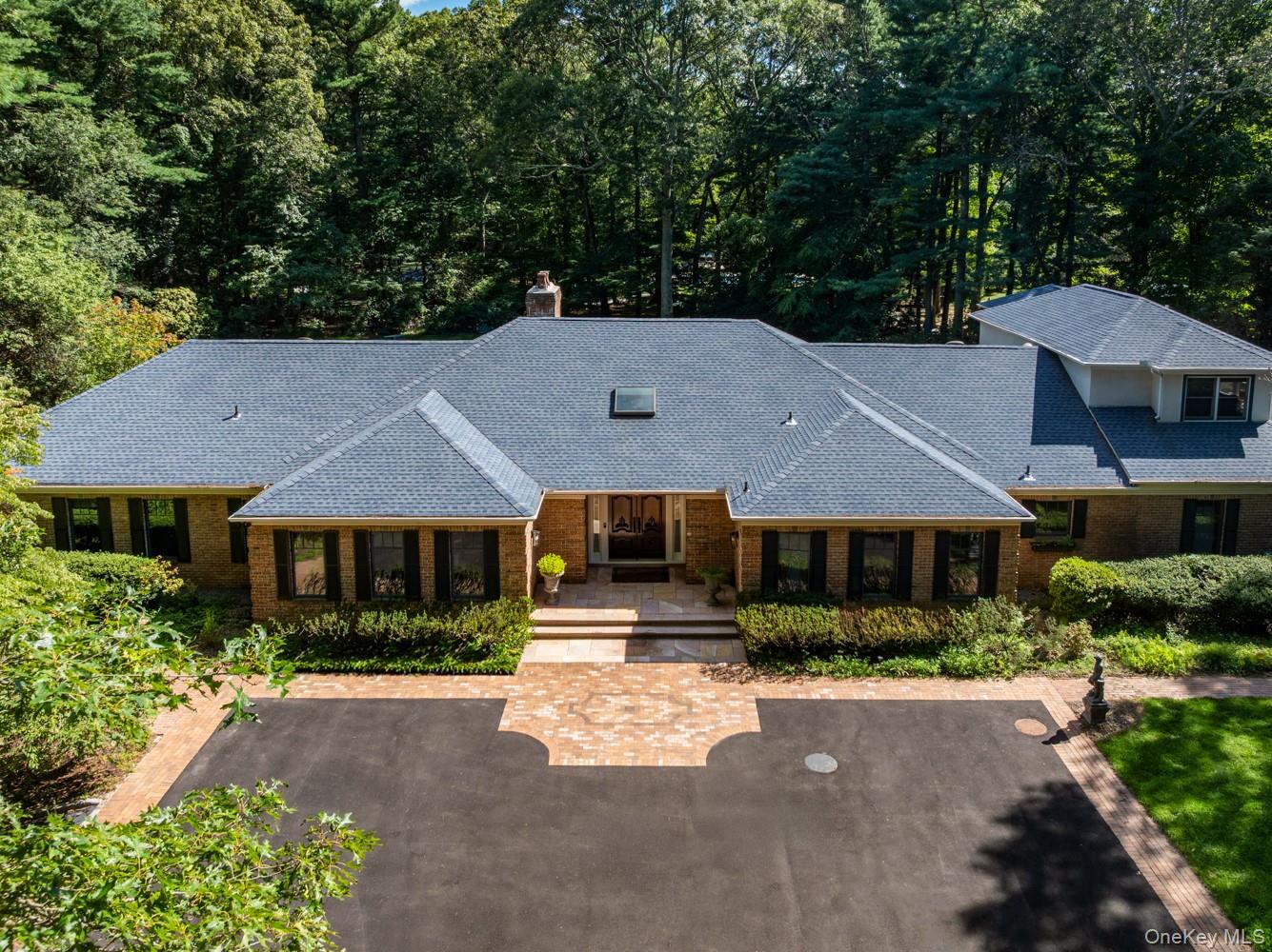 10 Laurel Woods Drive, Upper Brookville NY 11771