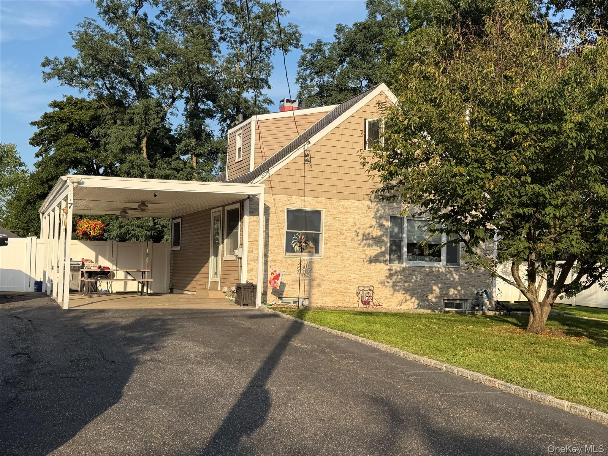 7 Crystal Lane, Brentwood NY 11717