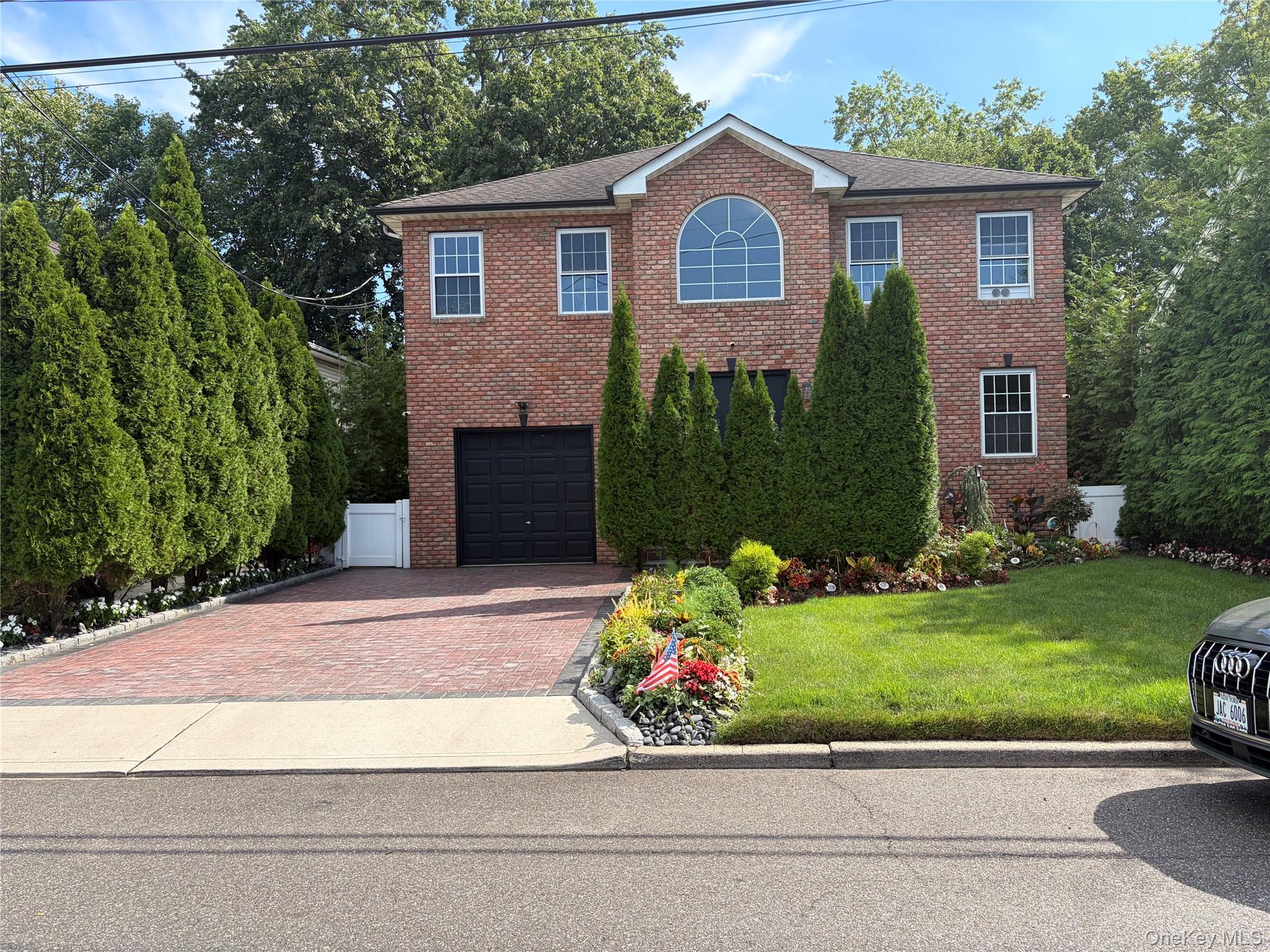 134 Park Ave New Hyde Park, Garden City NY 11040