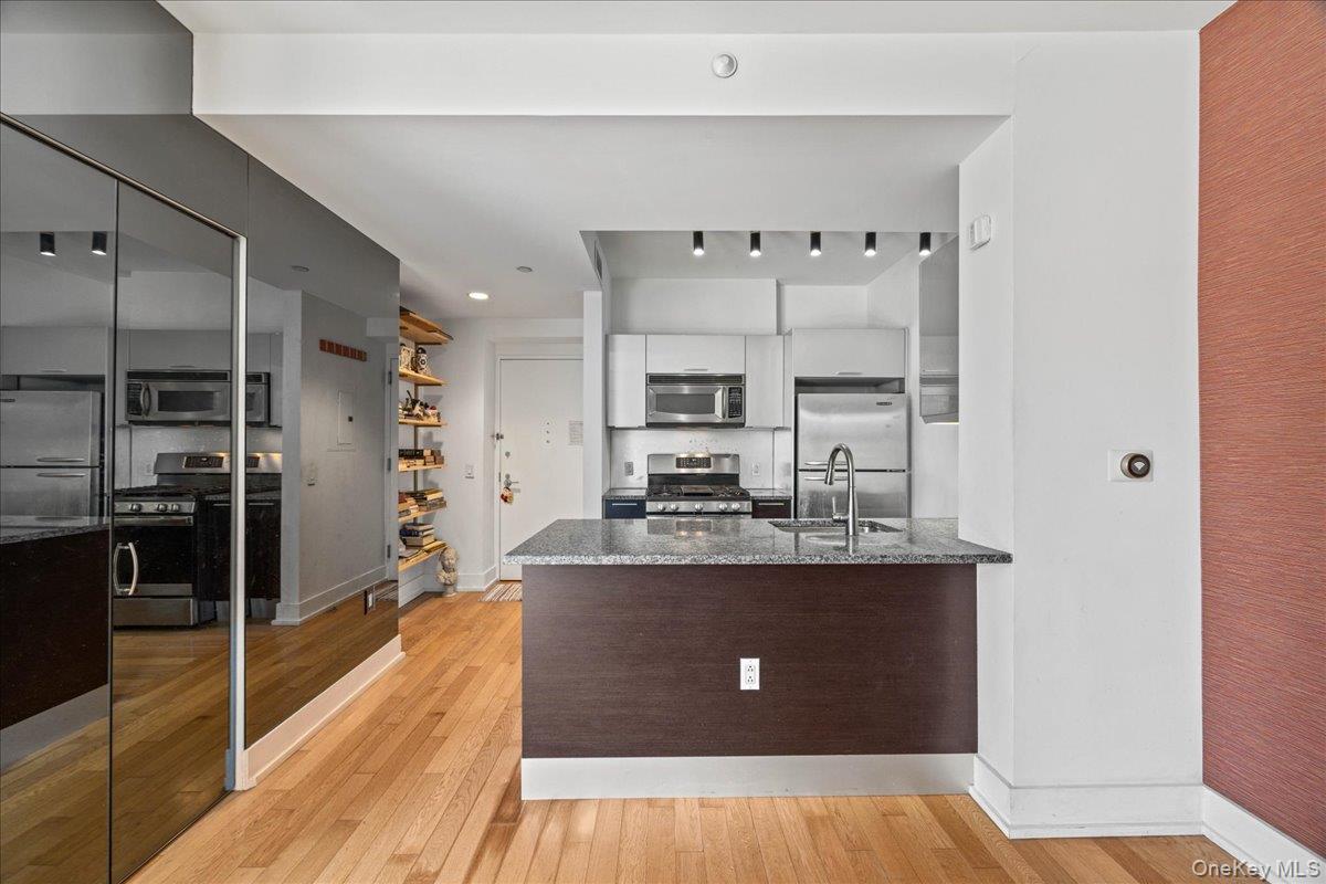 350 W 42nd Street Unit 19I, Manhattan NY 10036