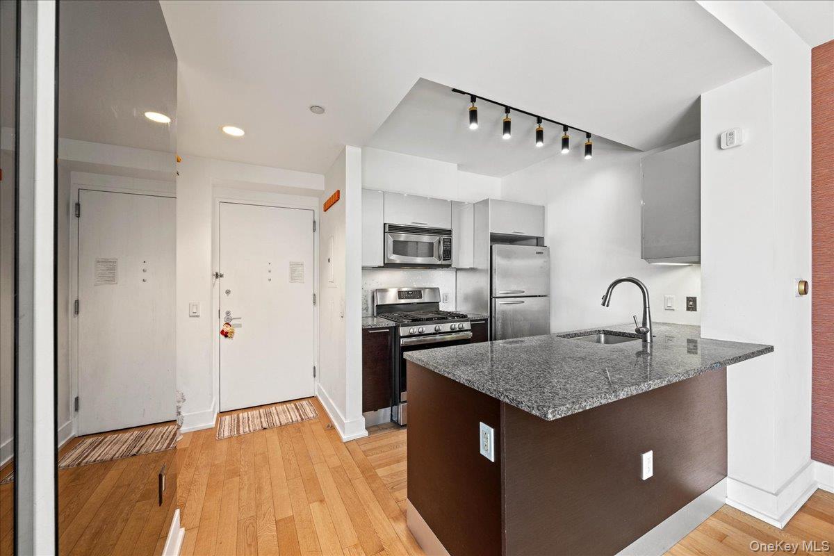 350 W 42nd Street Unit 19I, Manhattan NY 10036