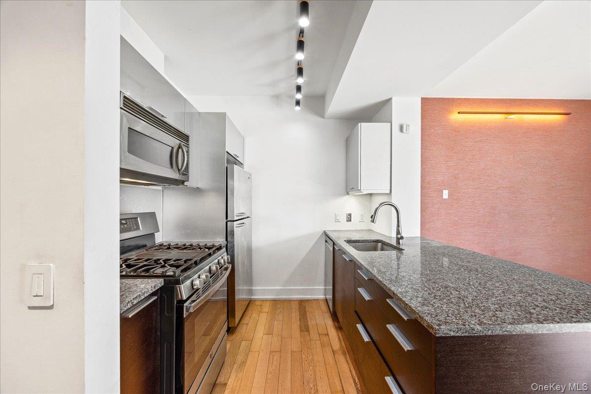350 W 42nd Street Unit 19I, Manhattan NY 10036
