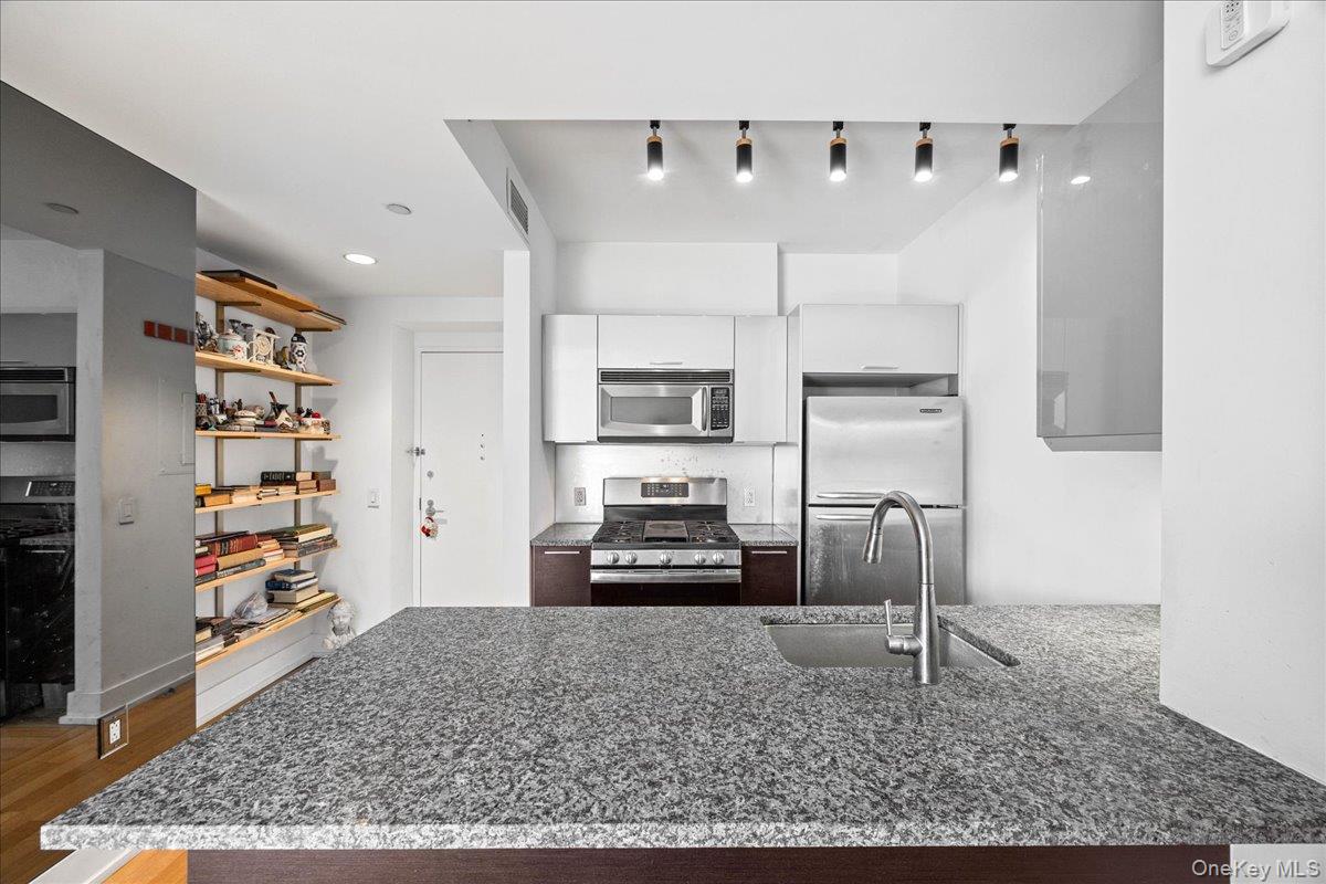 350 W 42nd Street Unit 19I, Manhattan NY 10036
