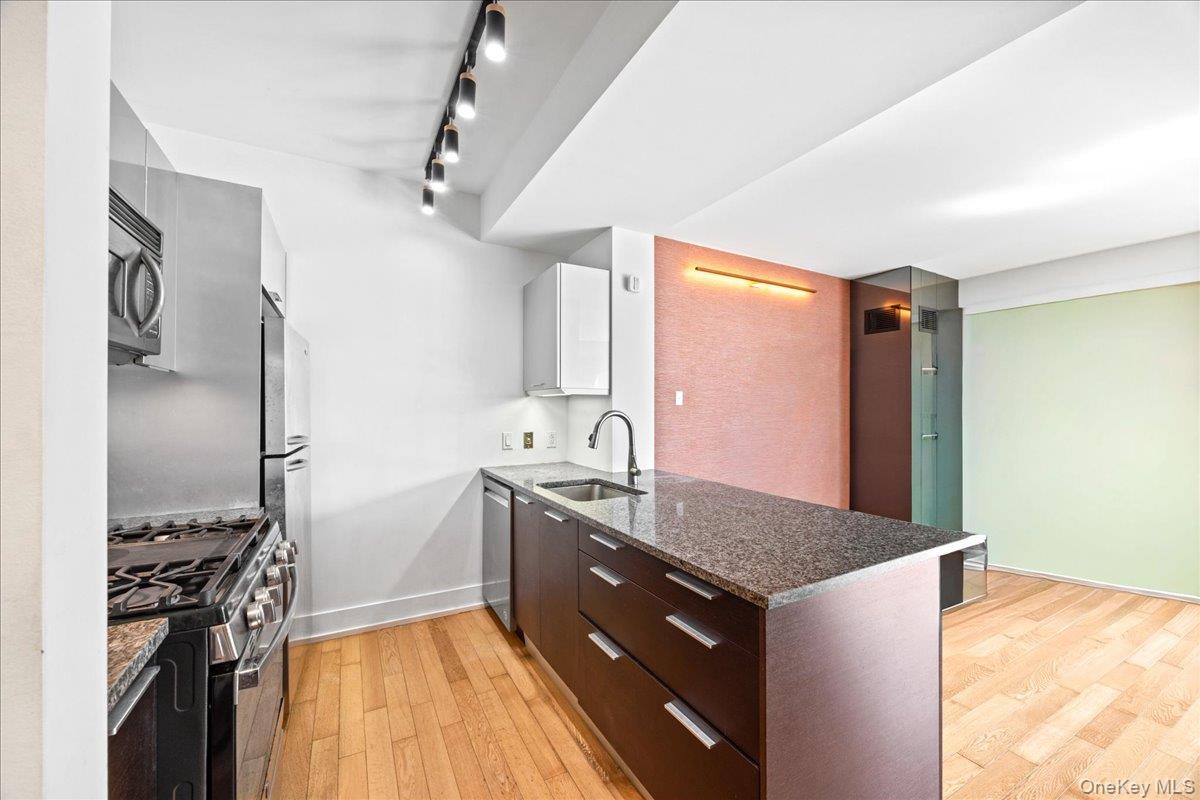 350 W 42nd Street Unit 19I, Manhattan NY 10036