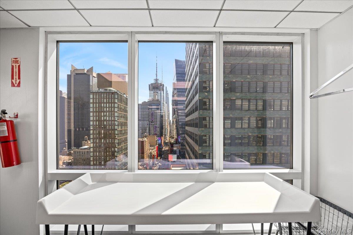 350 W 42nd Street Unit 19I, Manhattan NY 10036
