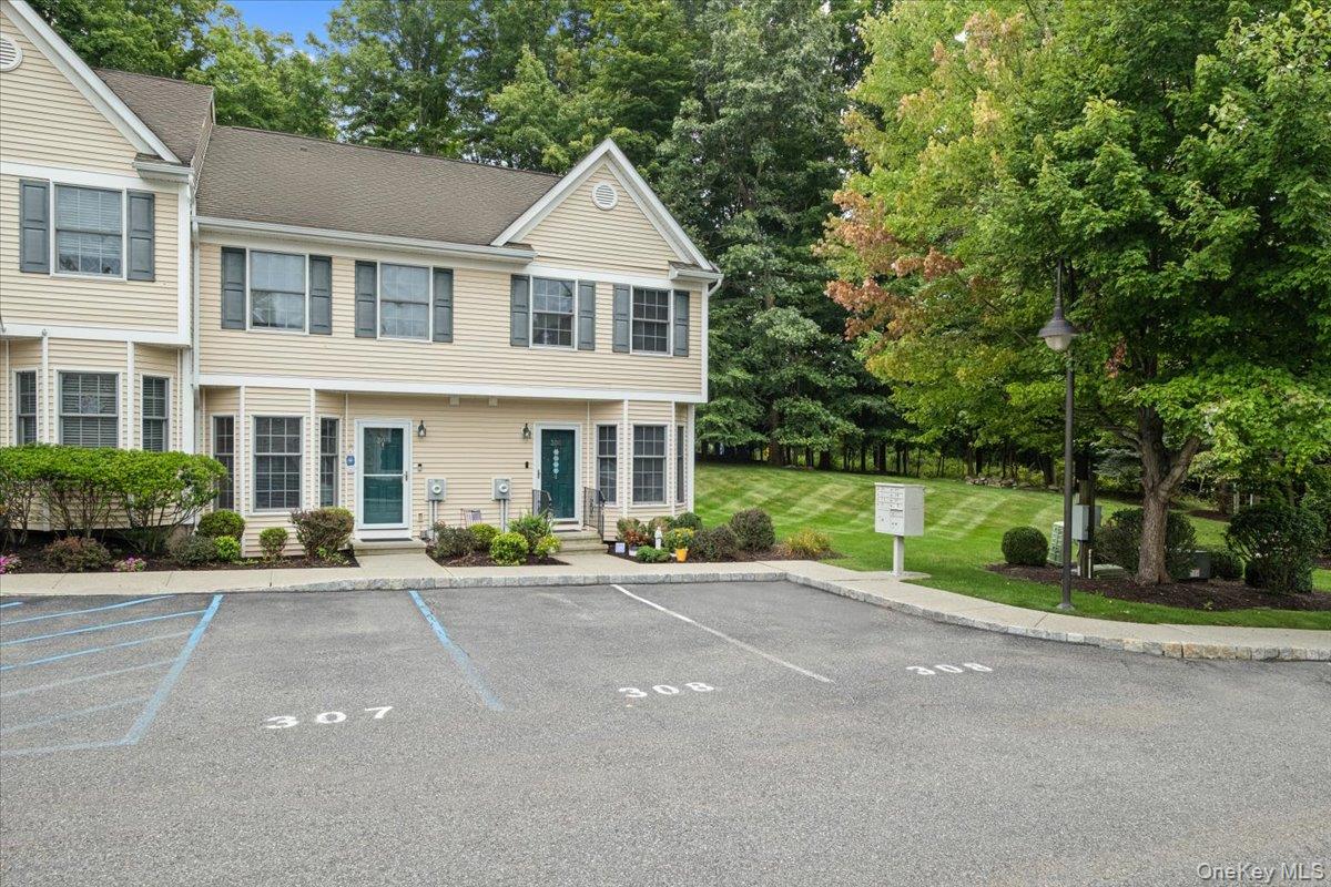 307 Alexandra Court, Carmel NY 10512