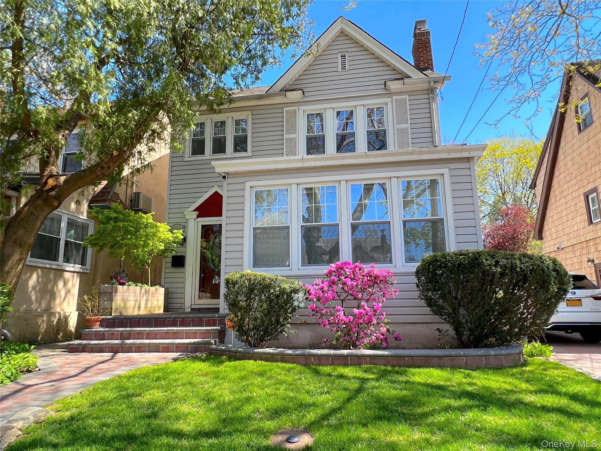 257-14 Pembroke Avenue, Great Neck NY 11020