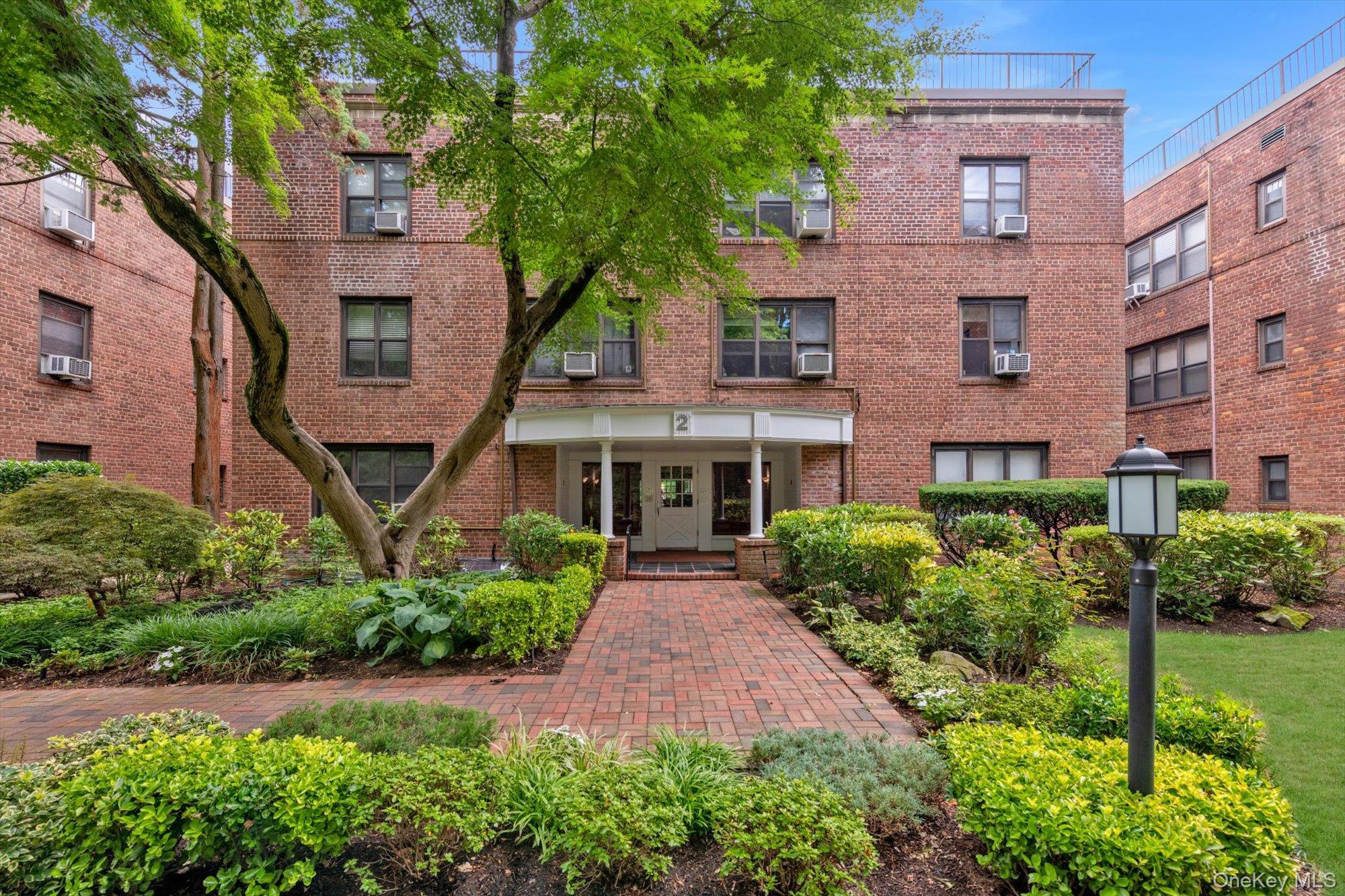 2 Townhouse Place Unit 3N, Great Neck NY 11021