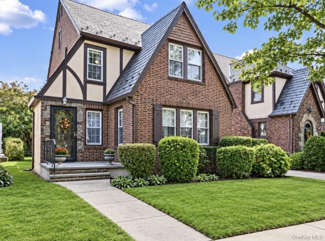 230 Crocus Avenue, Floral Park NY 11001