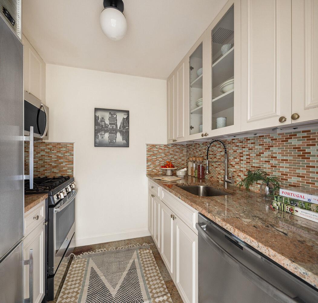216 E 47TH Street Unit 22B, Manhattan NY 10017