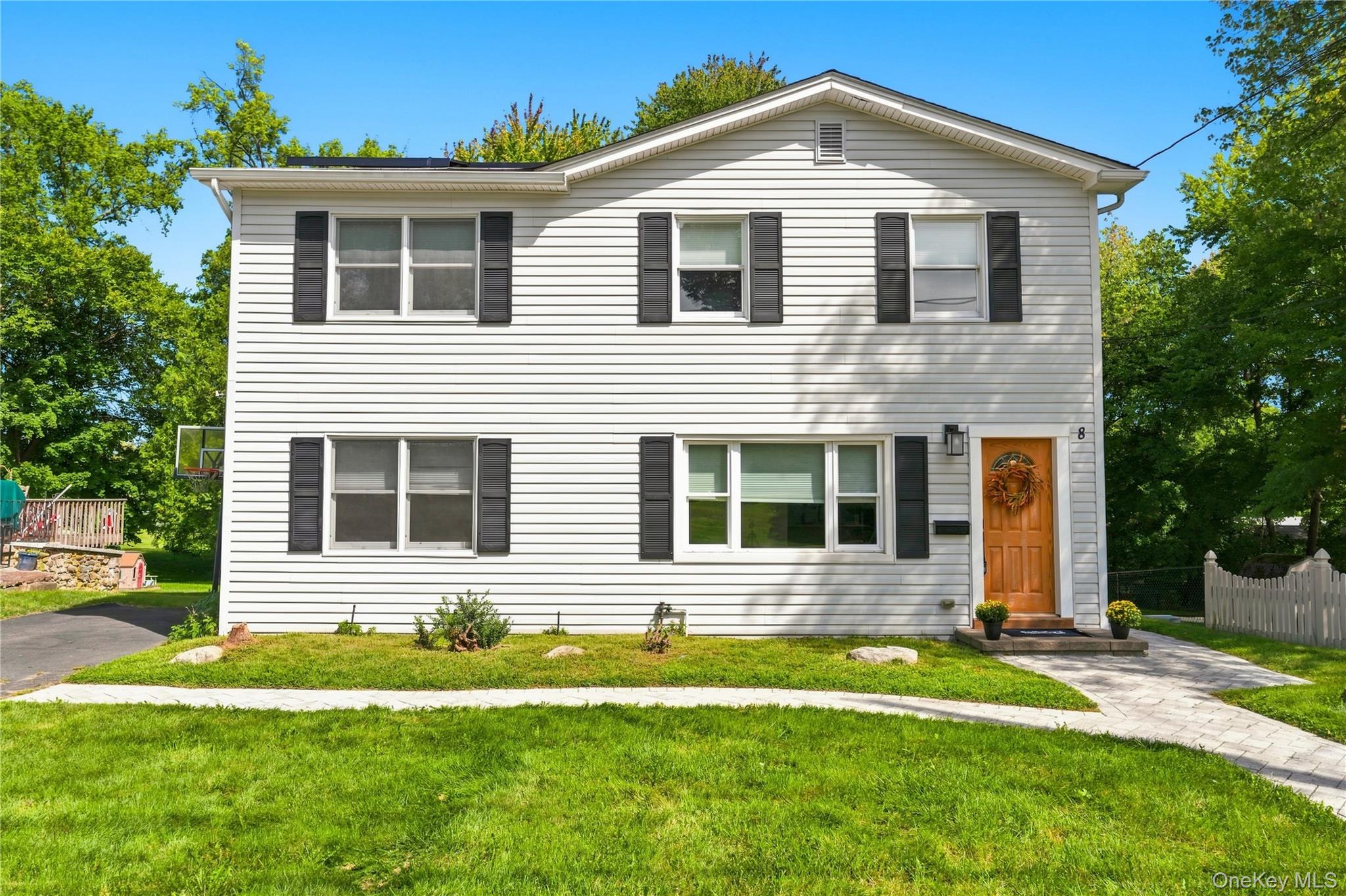 8 Loran Court, Nanuet NY 10954