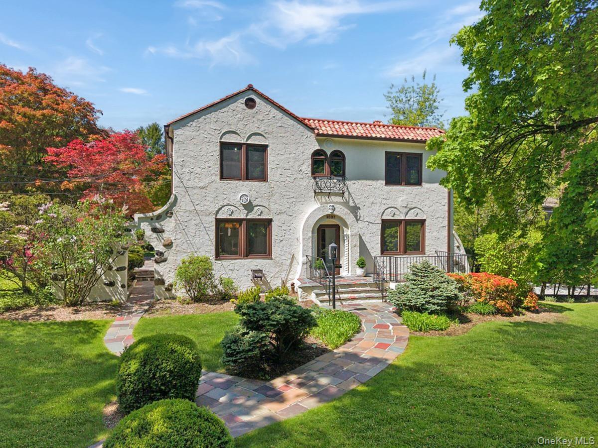 62 Broadfield Road, New Rochelle NY 10804