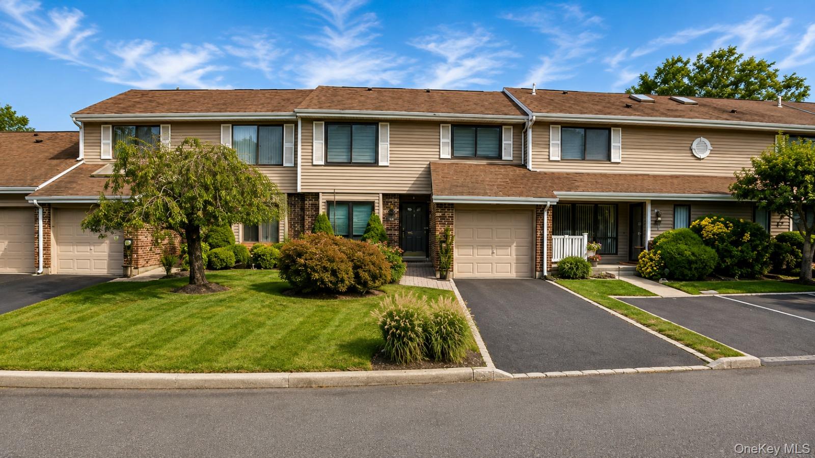 230 Pond View Lane, Smithtown NY 11787