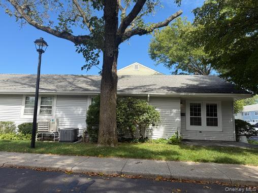 121 Whalers Cove, Babylon NY 11702