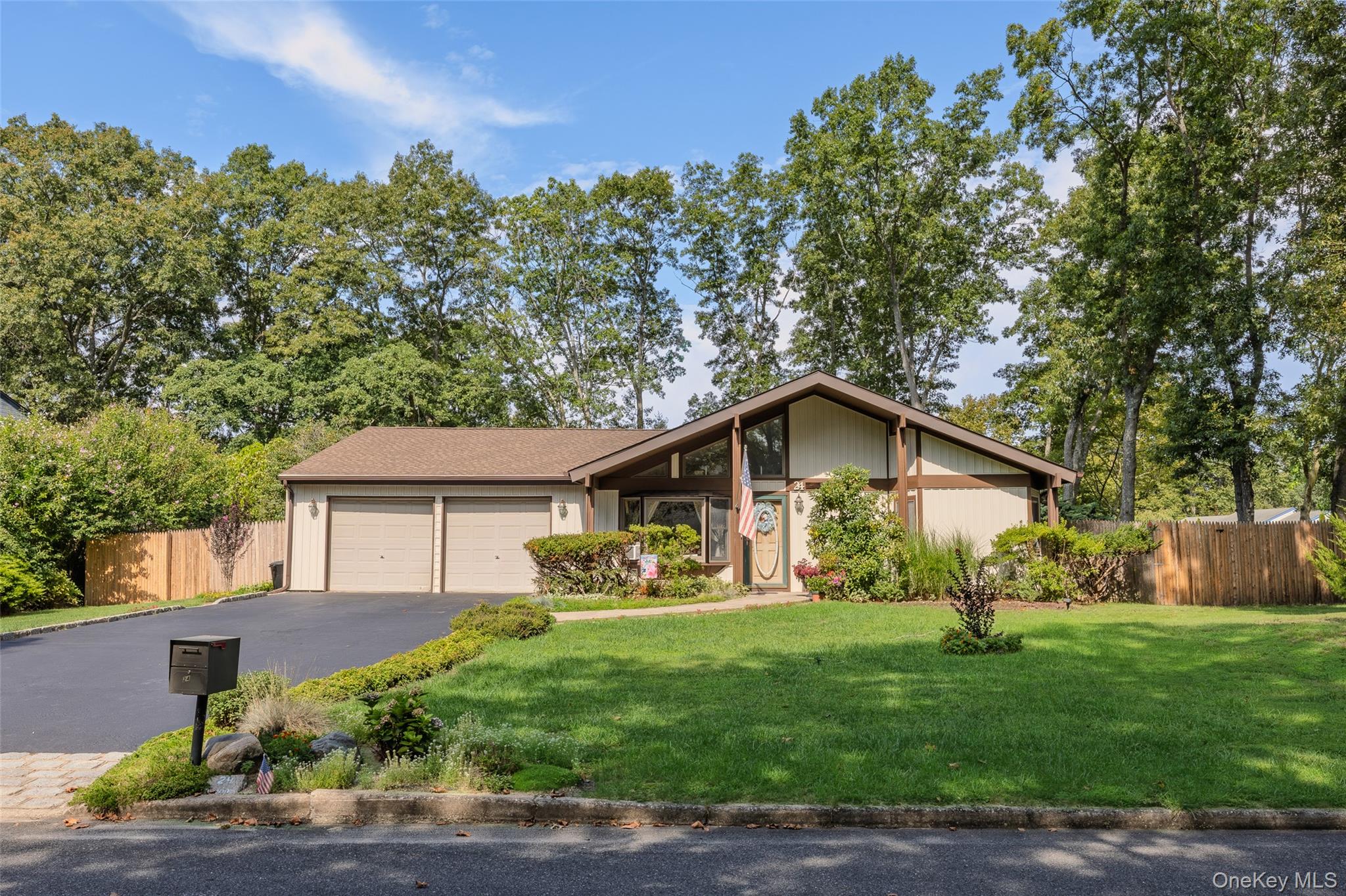 24 Yosemite Lane, Coram NY 11727