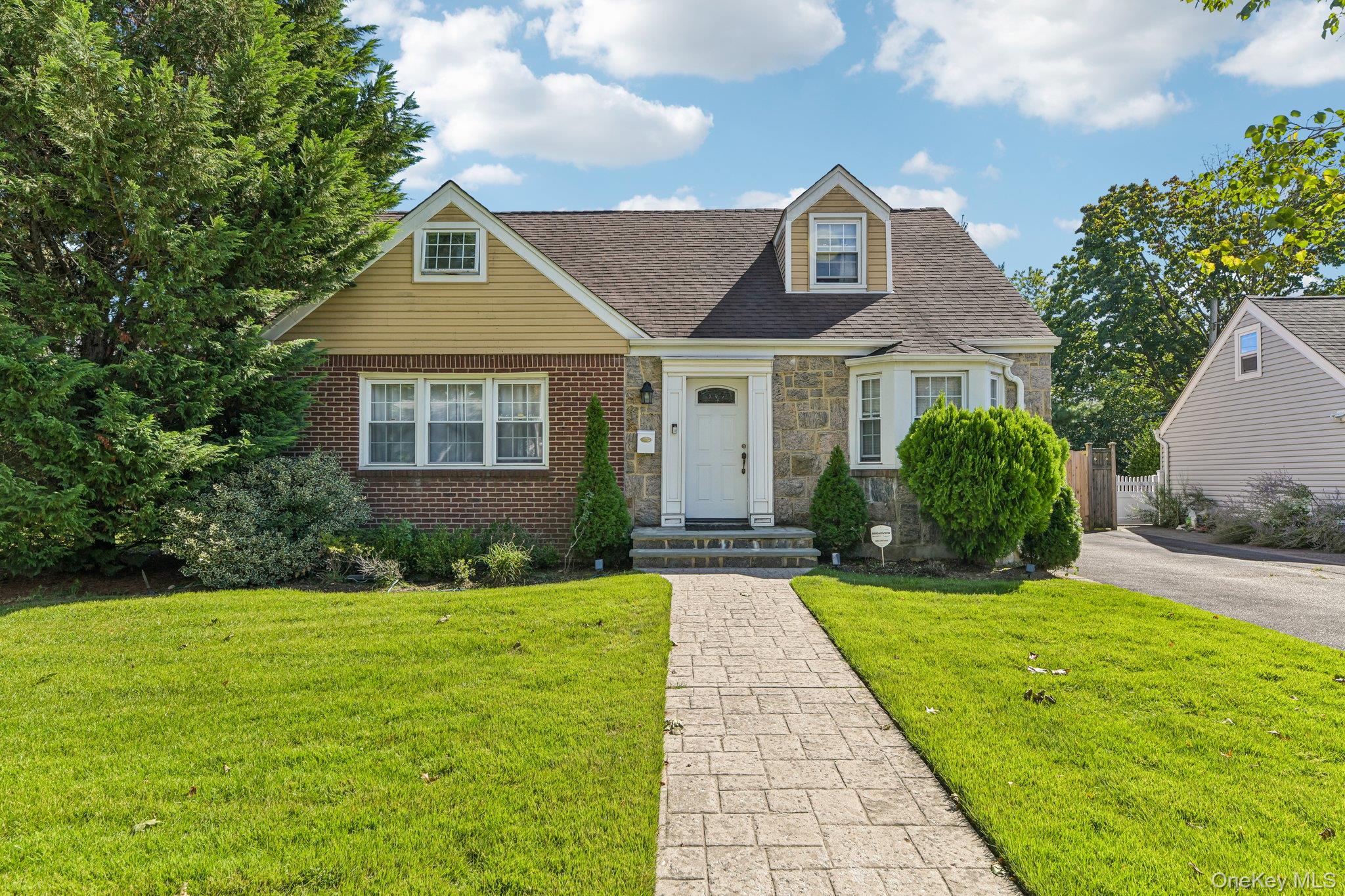 666 Lakeview Avenue, Rockville Centre NY 11570