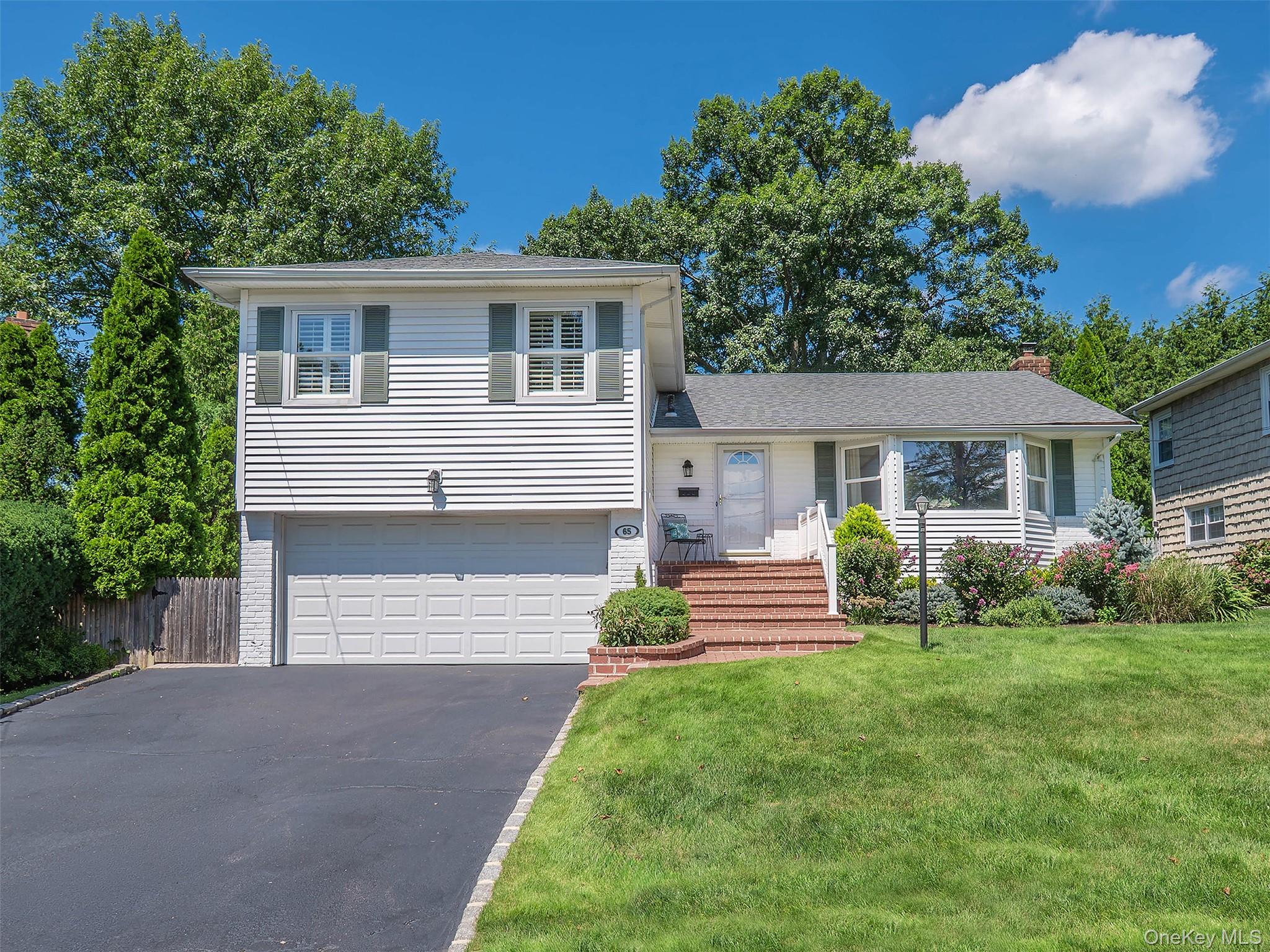 65 Essex Court, Port Washington NY 11050