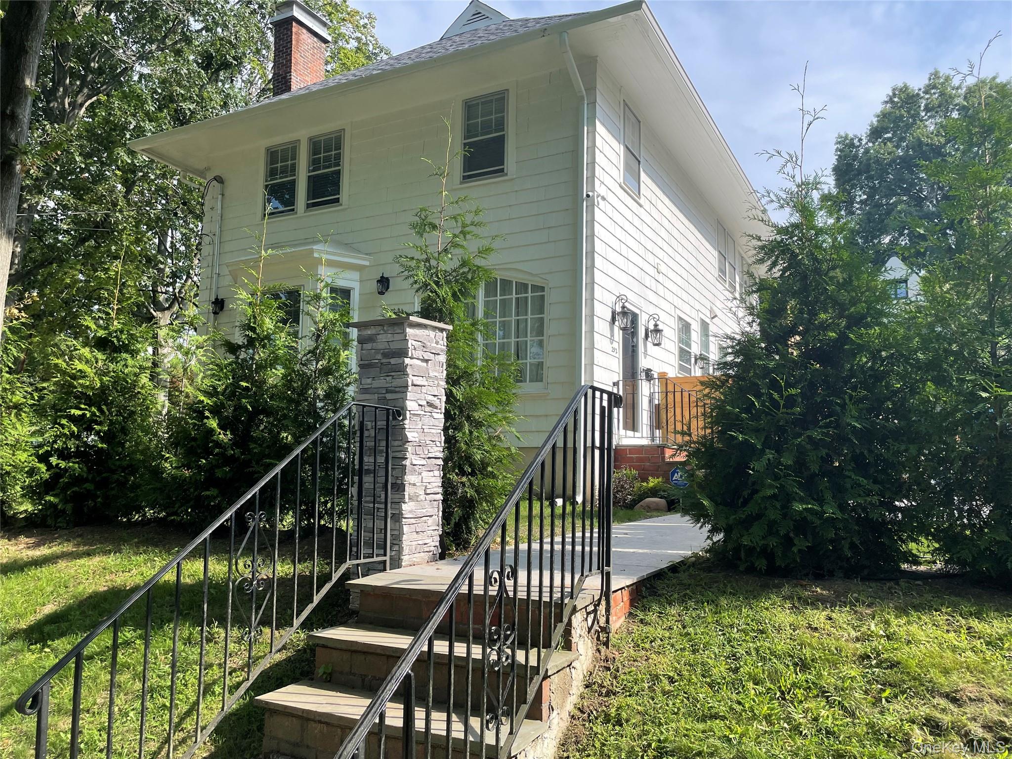 252 Beverly Road, Douglaston NY 11362