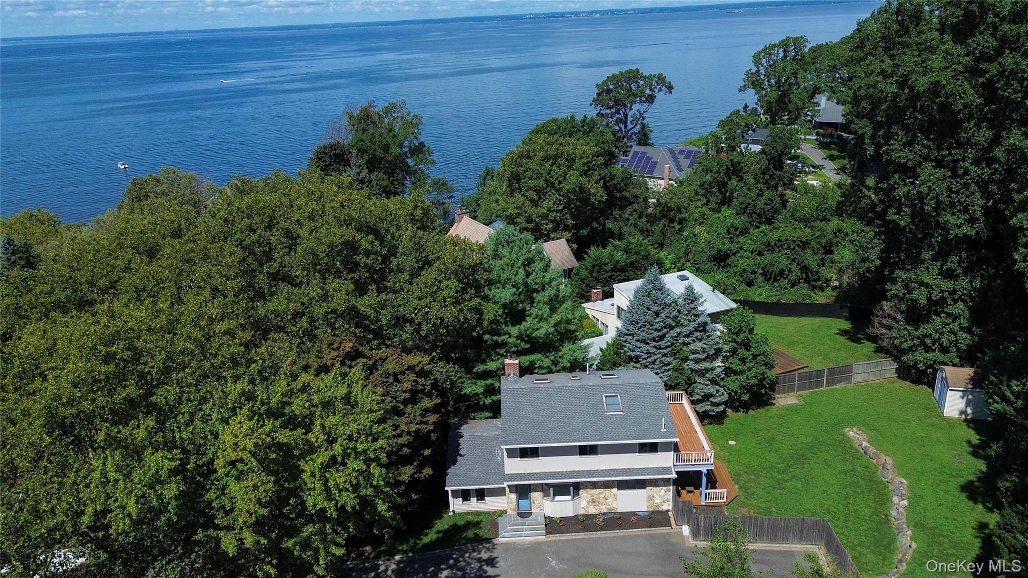 16 Westview Road, Northport NY 11768