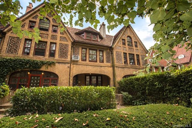 52 Slocum Crescent, Forest Hills NY 11375