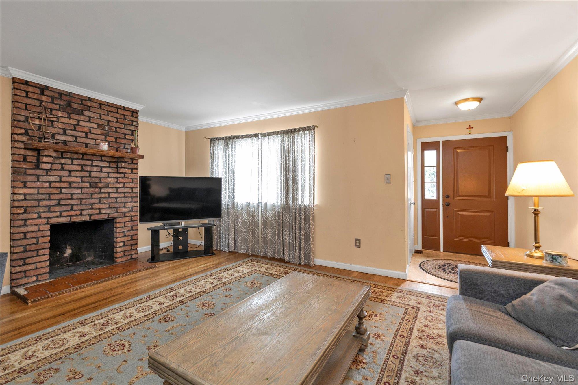 88 E Valley Stream Boulevard Unit 6, Valley Stream NY 11580