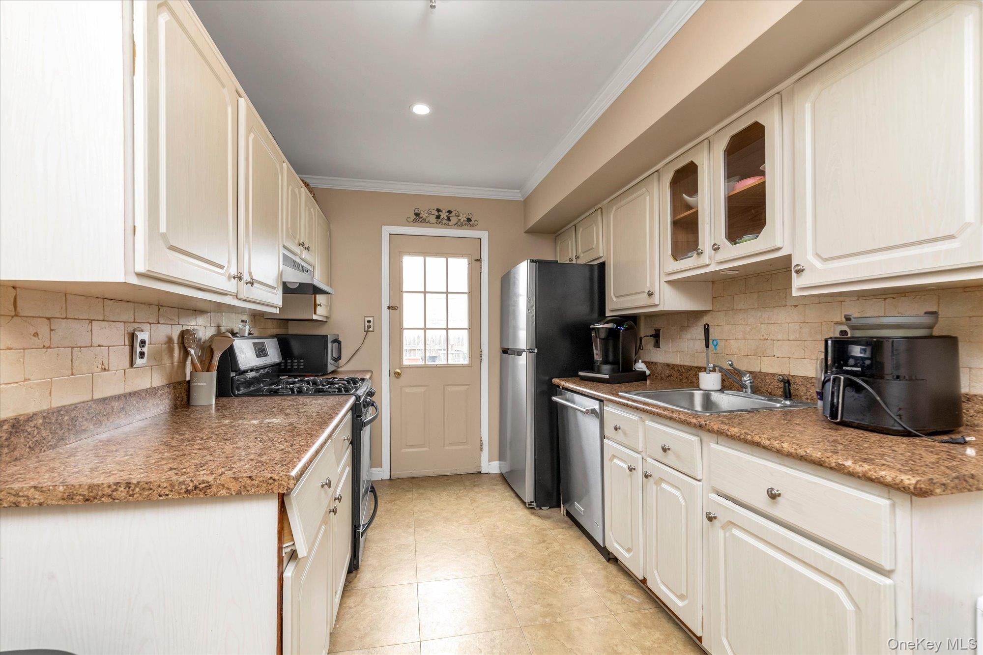 88 E Valley Stream Boulevard Unit 6, Valley Stream NY 11580