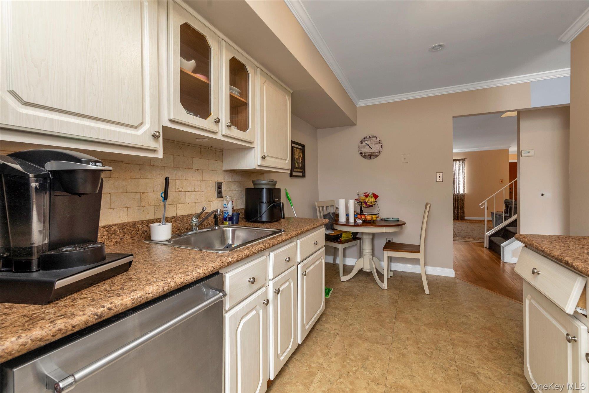 88 E Valley Stream Boulevard Unit 6, Valley Stream NY 11580