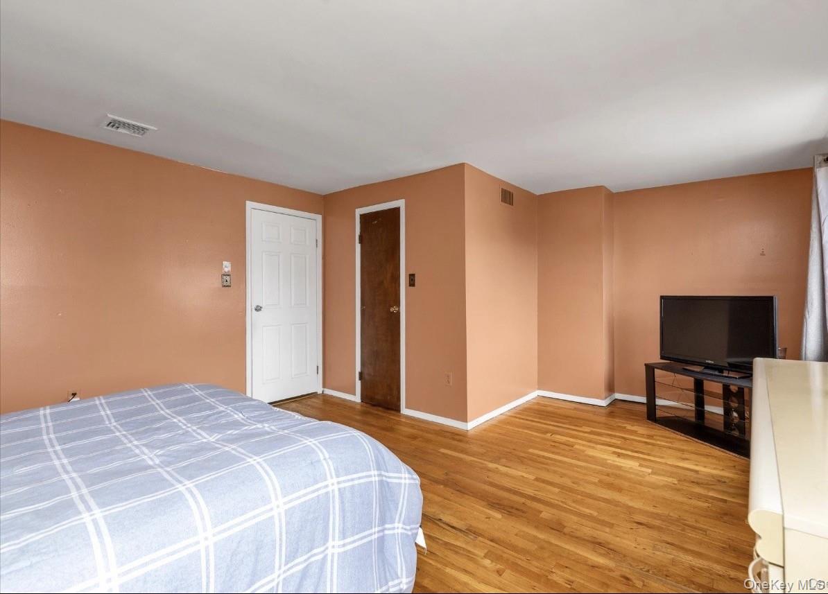 88 E Valley Stream Boulevard Unit 6, Valley Stream NY 11580