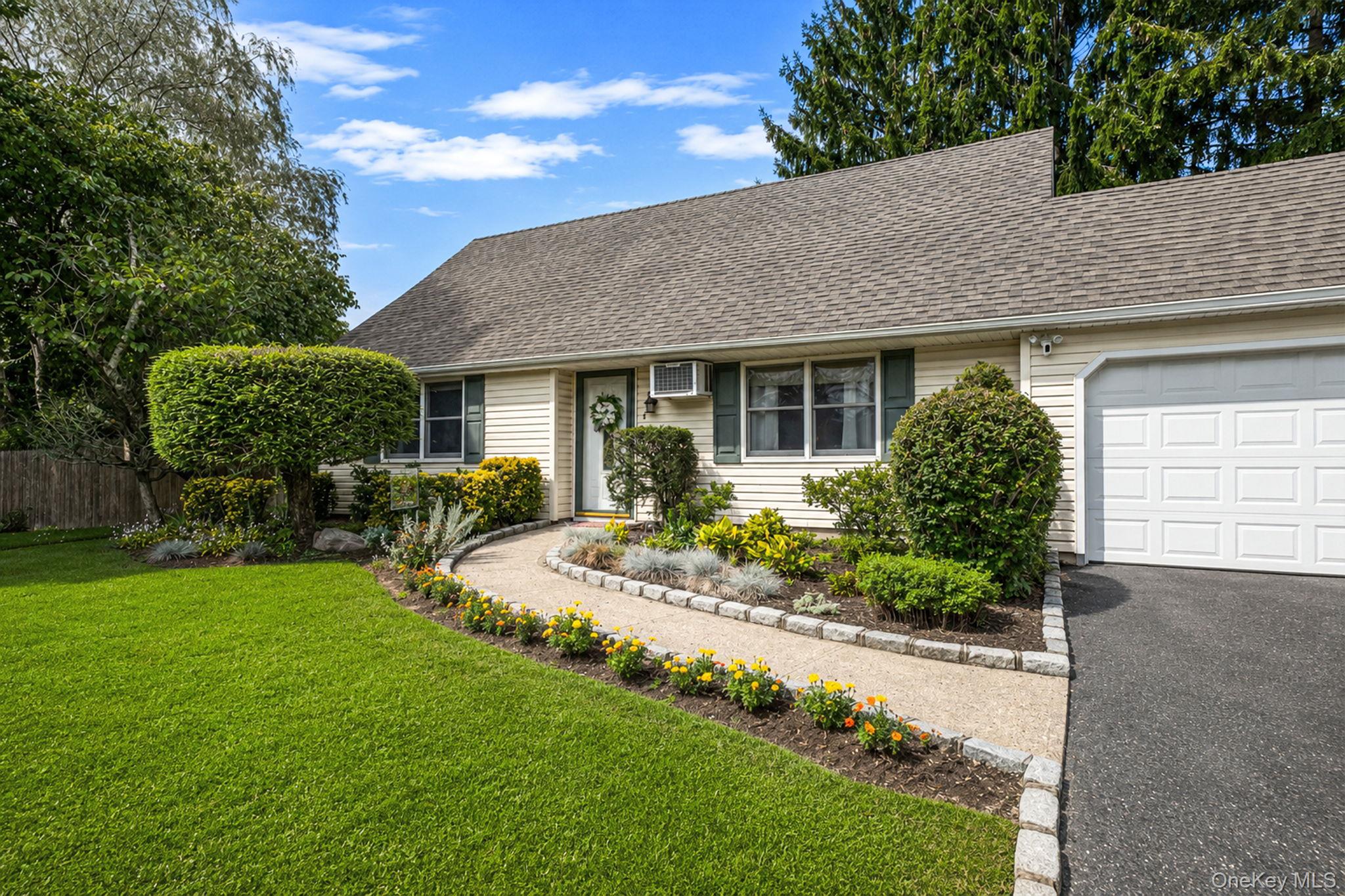 4 Highview Lane, Ridge NY 11961