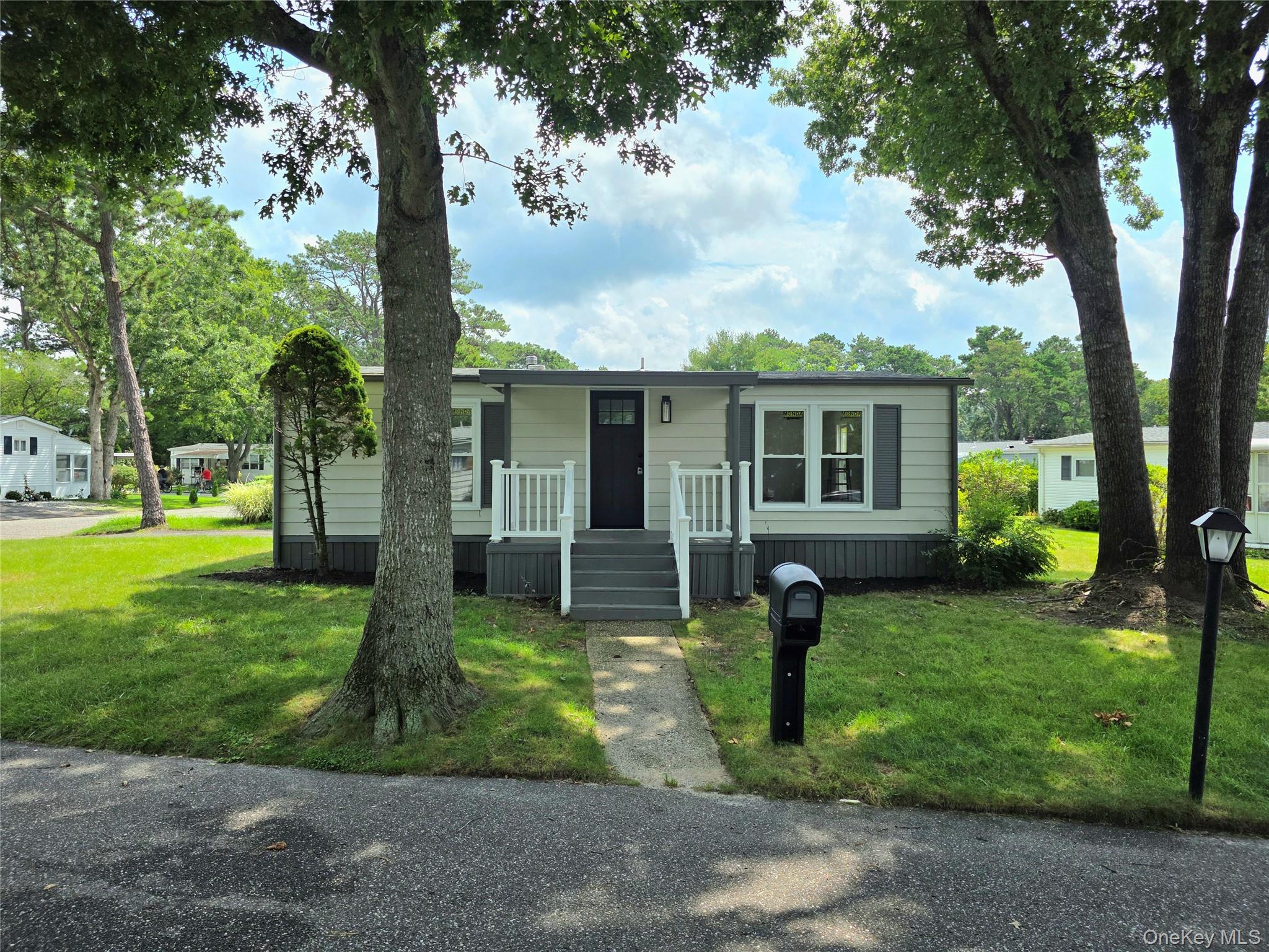 525 Riverleigh Avenue Unit 221, Riverhead NY 11901